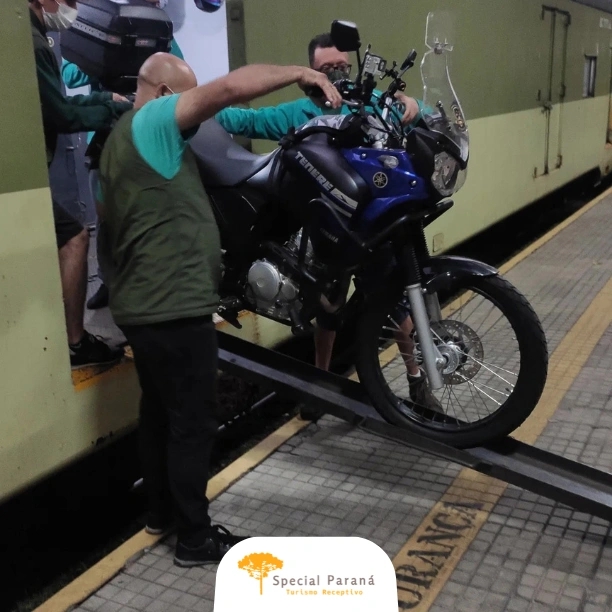 Moto no Trem Curitiba / Morretes - imagem 4
