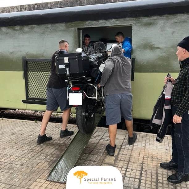 Moto no Trem Morretes / Curitiba - imagem 2