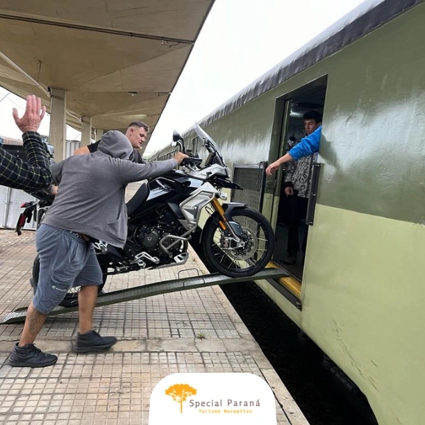 Moto no Trem Morretes / Curitiba - imagem 3